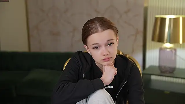 Snapshot of Elza_Dream chatting on 03/21/25, 02:51 Elza Dream online show from 03/21/25, 02:51