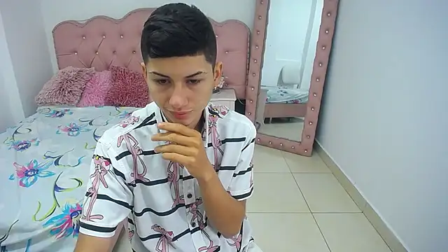 Snapshot of katty_And_alex chatting on 03/07/25, 12:01 katty And alex online show from 03/07/25, 12:01