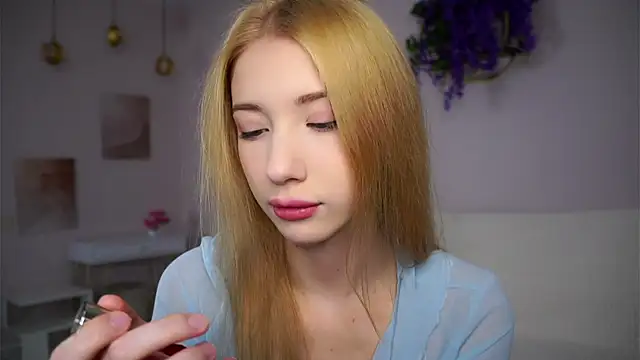 SunnivaCovil online show from 12/17/25, 02:34