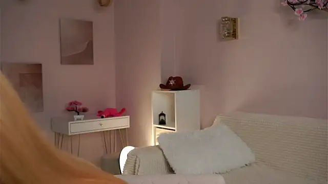 SunnivaCovil online show from 04/05/26, 02:36