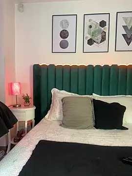 Snapshot of Tyla_Ks chatting on 03/10/25, 07:18 Tyla Ks online show from 03/10/25, 07:18