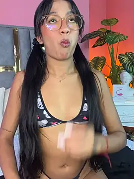 Snapshot of Tyla_Ks chatting on 03/12/25, 08:31 Tyla Ks online show from 03/12/25, 08:31