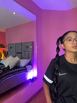 Snapshot of Tyla_Ks chatting on 03/19/25, 07:27 Tyla Ks online show from 03/19/25, 07:27