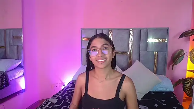 Snapshot of Tyla_Ks chatting on 03/22/25, 07:20 Tyla Ks online show from 03/22/25, 07:20