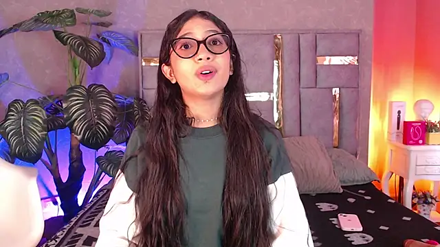 Snapshot of Tyla_Ks chatting on 09/13/25, 07:35 Tyla Ks online show from 09/13/25, 07:35