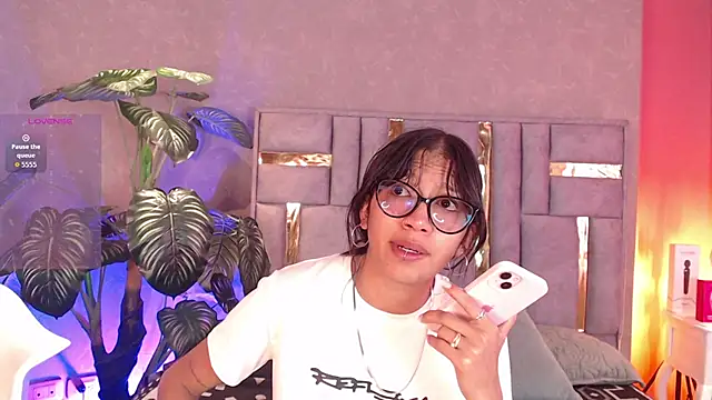 Snapshot of Tyla_Ks chatting on 09/20/25, 07:48 Tyla Ks online show from 09/20/25, 07:48