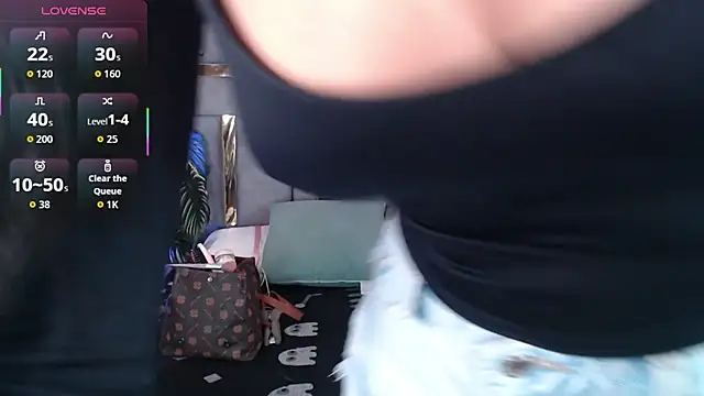 Snapshot of Tyla_Ks chatting on 10/23/25, 07:23 Tyla Ks online show from 10/23/25, 07:23