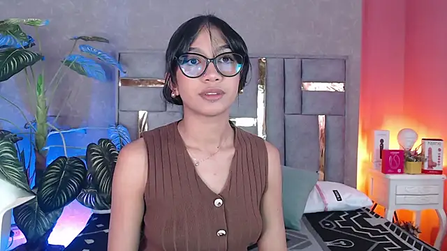 Snapshot of Tyla_Ks chatting on 11/17/25, 07:52 Tyla Ks online show from 11/17/25, 07:52