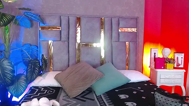 Snapshot of Tyla_Ks chatting on 12/02/25, 08:48 Tyla Ks online show from 12/02/25, 08:48