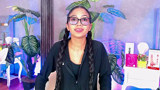 Snapshot of Tyla_Ks chatting on 12/04/25, 07:33 Tyla Ks online show from 12/04/25, 07:33