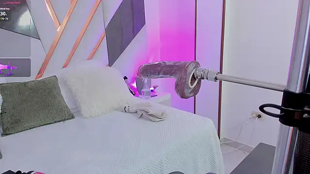 cutie sarax1 online show from 09/25/25, 12:31