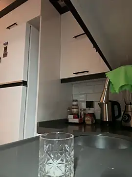 laraaaaaa online show from 03/18/25, 08:37