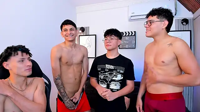 Snapshot of Fun_BoysW chatting on 10/21/25, 08:20 Fun BoysW online show from 10/21/25, 08:20