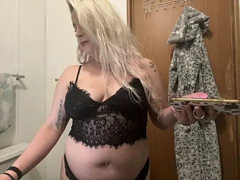 Snapshot of sexylilb17 chatting on 03/18/25, 03:20 sexylilb17 online show from 03/18/25, 03:20