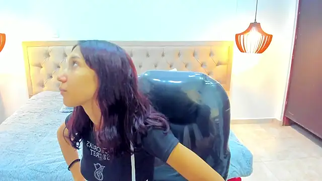 Snapshot of leslieanddrako chatting on 11/07/25, 10:32 leslieanddrako online show from 11/07/25, 10:32