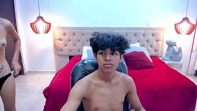 Snapshot of leslieanddrako chatting on 11/28/25, 10:56 leslieanddrako online show from 11/28/25, 10:56