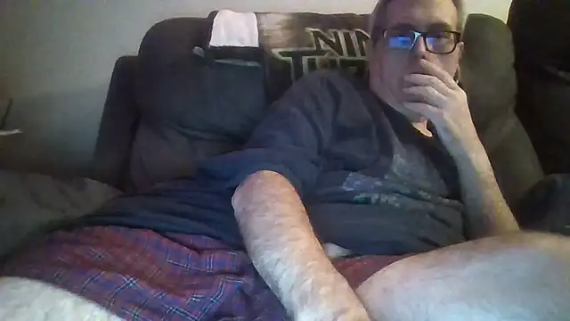 Snapshot of Smallone327 chatting on 09/27/25, 04:06 Smallone327 online show from 09/27/25, 04:06