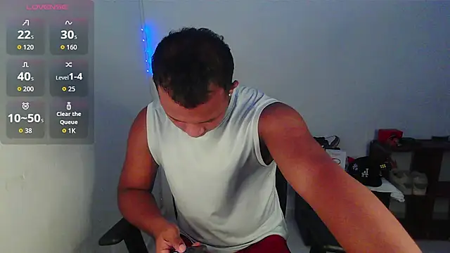 Snapshot of Gooss_cum chatting on 11/17/25, 02:12 Gooss cum online show from 11/17/25, 02:12