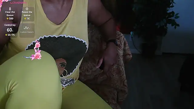 Snapshot of Queenanitadix chatting on 02/03/25, 12:04 Queenanitadix online show from 02/03/25, 12:04