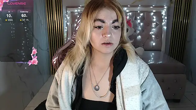 lili conor s online show from 10/02/25, 03:57