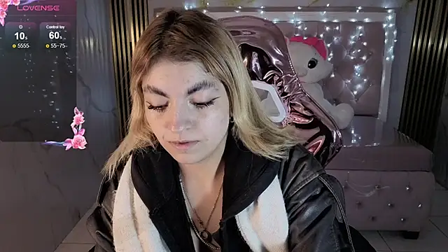 lili conor s online show from 11/02/25, 03:42