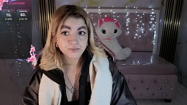 lili conor s online show from 11/11/25, 03:17