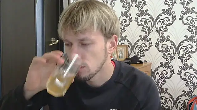 Snapshot of frama666 chatting on 10/05/25, 12:14 frama666 online show from 10/05/25, 12:14