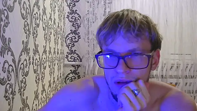 Snapshot of frama666 chatting on 10/08/25, 08:06 frama666 online show from 10/08/25, 08:06