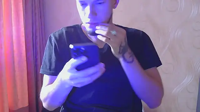 Snapshot of frama666 chatting on 10/23/25, 06:45 frama666 online show from 10/23/25, 06:45