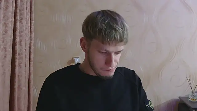 Snapshot of frama666 chatting on 11/11/25, 09:15 frama666 online show from 11/11/25, 09:15