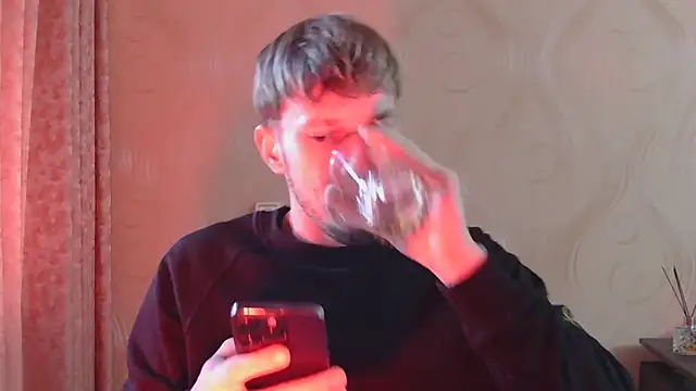 Snapshot of frama666 chatting on 11/19/25, 02:06 frama666 online show from 11/19/25, 02:06