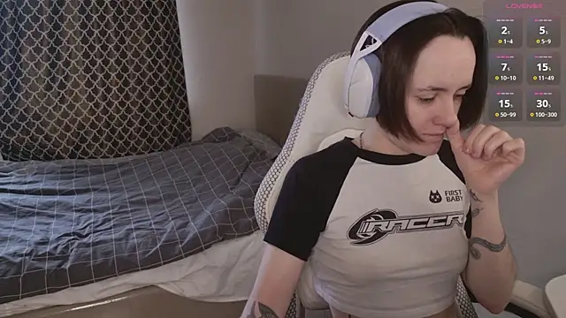 Luna Loveee online show from 04/08/26, 04:56