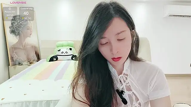 Snapshot of Dazzlebean chatting on 09/13/25, 02:39 Dazzlebean online show from 09/13/25, 02:39