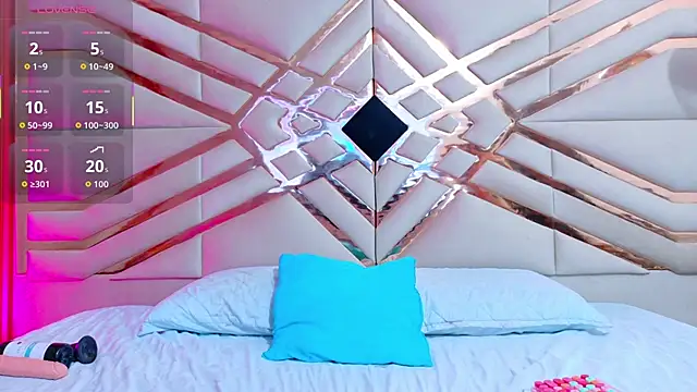 innocenthazel online show from 10/15/25, 11:49