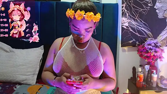 Snapshot of Mariana_star1 chatting on 11/06/25, 04:35 Mariana star1 online show from 11/06/25, 04:35