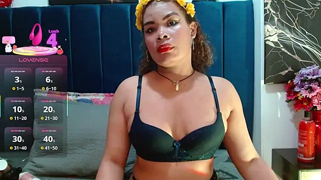 Snapshot of Mariana_star1 chatting on 11/14/25, 04:11 Mariana star1 online show from 11/14/25, 04:11