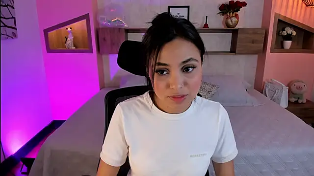 Snapshot of Lucia_Brown_ chatting on 03/08/25, 01:14 Lucia Brown online show from 03/08/25, 01:14