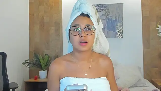 Lucia Brown  online show from 04/23/26, 12:34