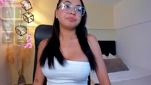 Snapshot of Lucia_Brown_ chatting on 06/18/26, 06:12 Lucia Brown online show from 06/18/26, 06:12
