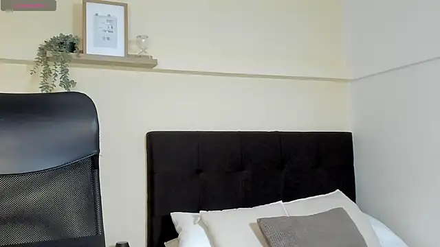 Snapshot of Lucia_Brown_ chatting on 07/22/26, 08:33 Lucia Brown online show from 07/22/26, 08:33