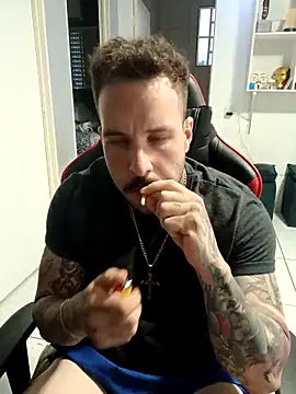 Snapshot of diroseno chatting on 02/19/25, 07:48 diroseno online show from 02/19/25, 07:48