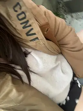 Snapshot of mai_honey chatting on 03/08/26, 10:35 mai honey online show from 03/08/26, 10:35