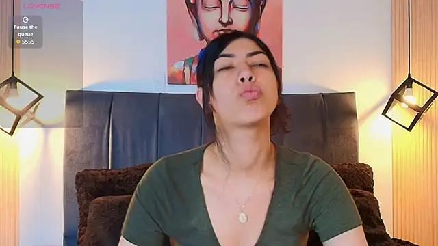 Cassie bloom online show from 11/21/25, 08:07