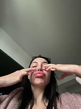 Mia Splash online show from 02/07/26, 01:15