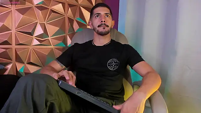 Snapshot of AlejandroStormm chatting on 02/15/26, 04:09 AlejandroStormm online show from 02/15/26, 04:09