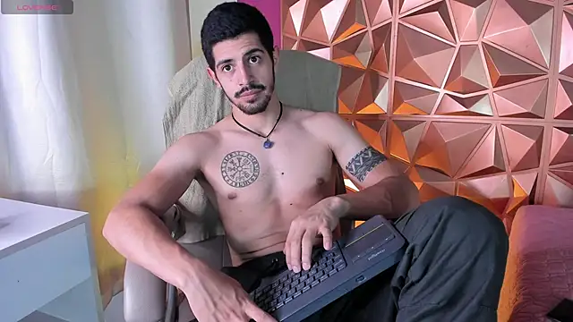 Snapshot of AlejandroStormm chatting on 03/25/26, 04:51 AlejandroStormm online show from 03/25/26, 04:51