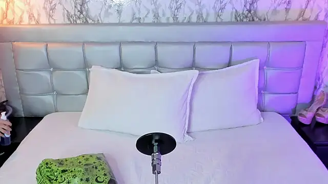 Snapshot of MELODYY_SWEET chatting on 02/21/26, 12:06 MELODYY SWEET online show from 02/21/26, 12:06