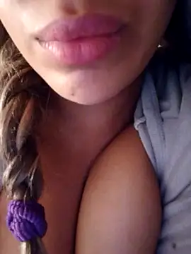 Snapshot of Sexlove1xo chatting on 03/04/25, 02:49 Sexlove1xo online show from 03/04/25, 02:49