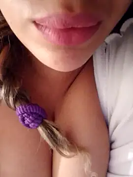 Snapshot of Sexlove1xo chatting on 03/06/25, 02:30 Sexlove1xo online show from 03/06/25, 02:30