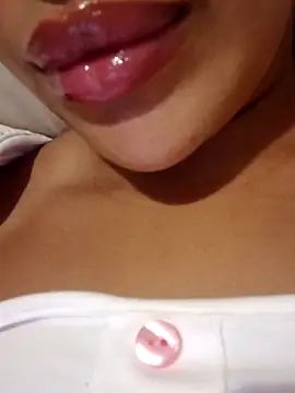 Snapshot of Sexlove1xo chatting on 09/25/25, 12:03 Sexlove1xo online show from 09/25/25, 12:03